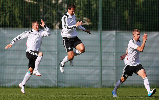 Những khoảnh khắc vàng của người hùng Bastian Schweinsteiger ảnh 20