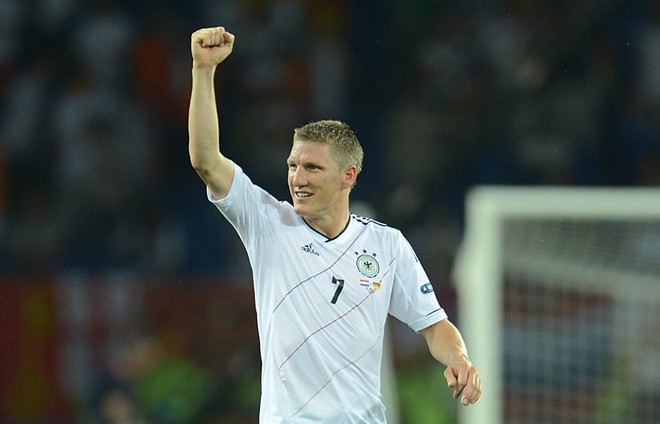 Những khoảnh khắc vàng của người hùng Bastian Schweinsteiger ảnh 19