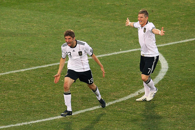 Những khoảnh khắc vàng của người hùng Bastian Schweinsteiger ảnh 16