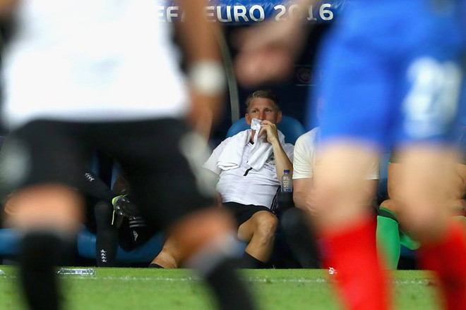 Những khoảnh khắc vàng của người hùng Bastian Schweinsteiger ảnh 34