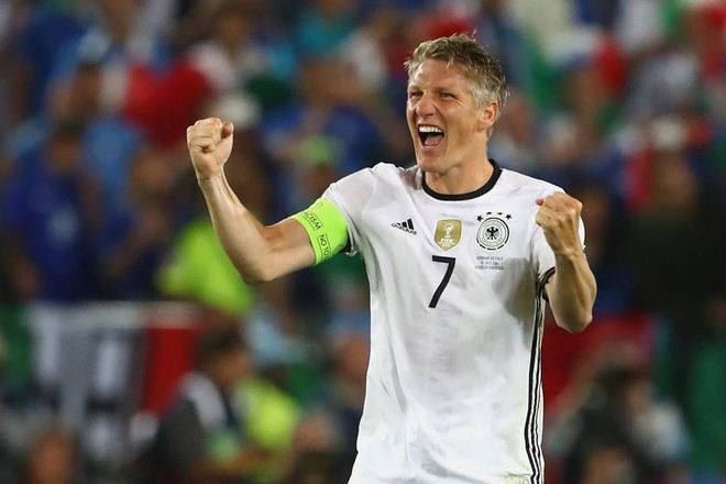 Những khoảnh khắc vàng của người hùng Bastian Schweinsteiger ảnh 33