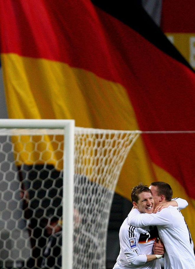 Những khoảnh khắc vàng của người hùng Bastian Schweinsteiger ảnh 14