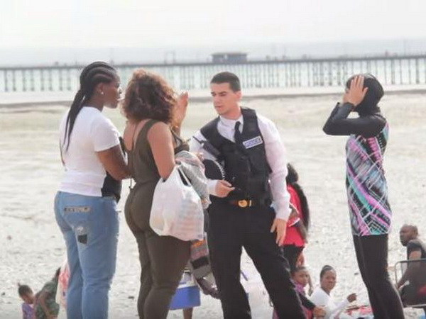 Cái kết bất ngờ cho lệnh cấm phụ nữ Hồi giáo mặc burkini ảnh 1
