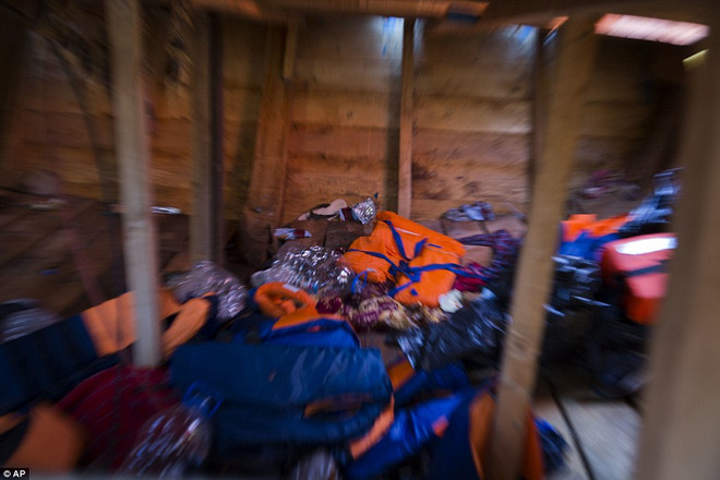 [Photo] Giải cứu trẻ sơ sinh 5 ngày tuổi di cư vượt Địa Trung hải ảnh 10