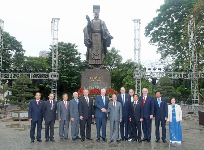 [Photo] Đoàn nghị sỹ Hoa Kỳ thăm chính thức Việt Nam ảnh 7