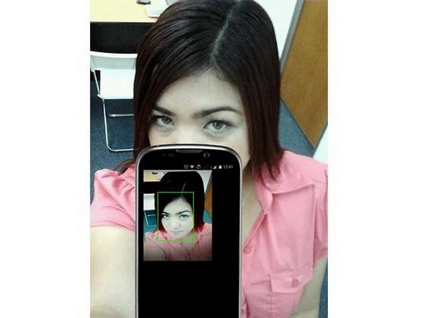 Ứng dụng giúp chụp ảnh "selfie" tuyệt đẹp với camera sau ảnh 1