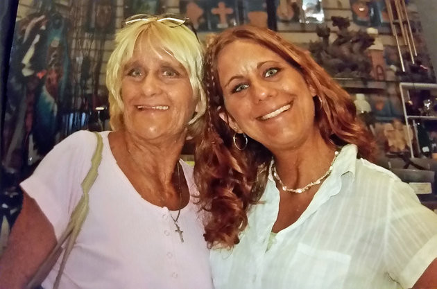 Bật khóc vì cuộc đời bất hạnh của người phụ nữ "da cóc" ảnh 2