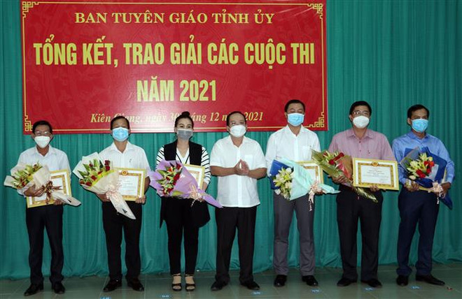 Trao giải Búa liềm vàng: Tôn vinh tác phẩm xuất sắc về xây dựng Đảng ảnh 3