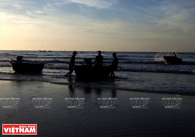 Mục sở thị bãi biển hoang sơ bậc nhất Việt Nam hiện nay ảnh 6