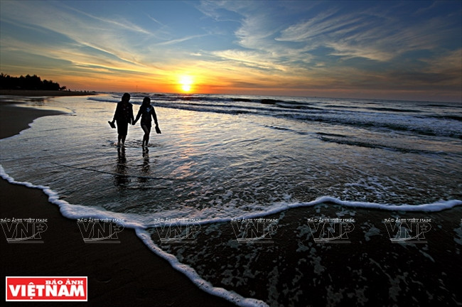 Mục sở thị bãi biển hoang sơ bậc nhất Việt Nam hiện nay ảnh 1