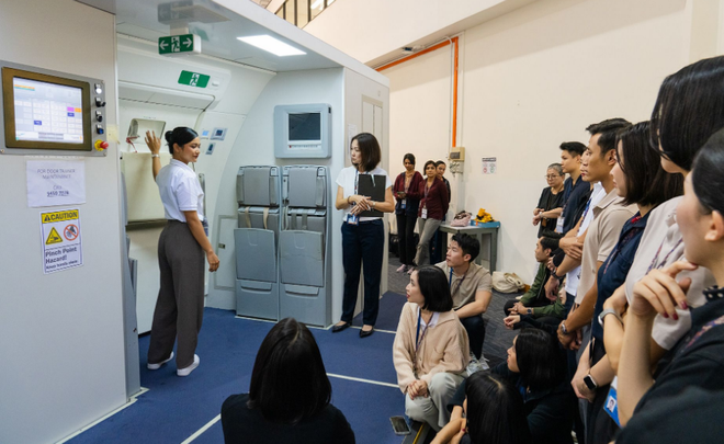 tiep vien hang khong_2.png