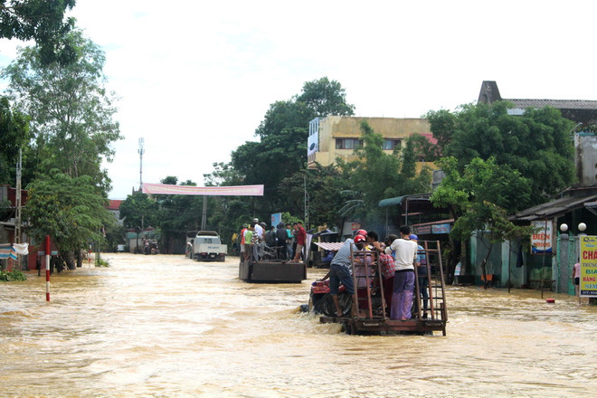 Mưa lũ ở Thanh Hóa: 15 người chết, nhiều huyện vẫn bị ngập sâu ảnh 1