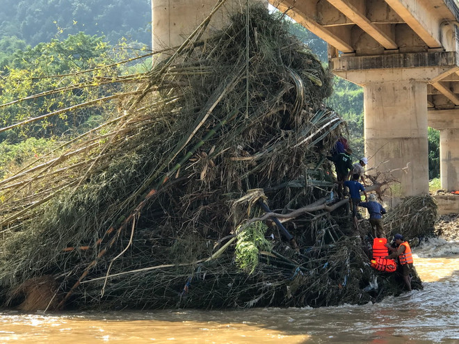 Lãnh đạo TTXVN tới hiện trường chỉ đạo tìm kiếm phóng viên gặp nạn ảnh 3