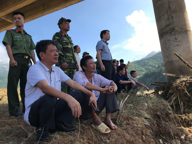 Lãnh đạo TTXVN tới hiện trường chỉ đạo tìm kiếm phóng viên gặp nạn ảnh 4