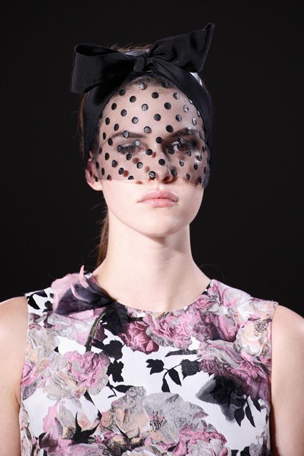 Những xu hướng trang điểm nhẹ màu trên sàn diễn Xuân Hè 2015 ảnh 6