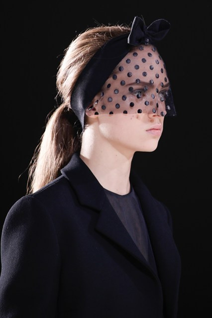 Những xu hướng trang điểm nhẹ màu trên sàn diễn Xuân Hè 2015 ảnh 5