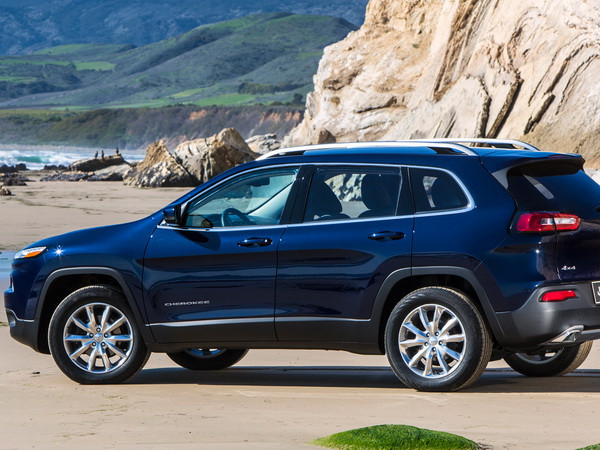 Hãng Chrysler thông báo hơn 228.000 xe Jeep Cherokee có lỗi ảnh 1