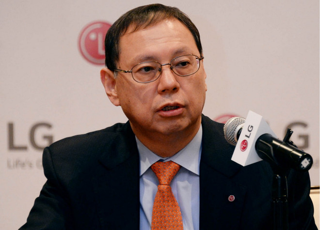 Một giám đốc của LG bị kiện phá hoại máy giặt của Samsung ảnh 1