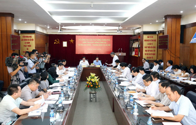 Tổ công tác về kiểm tra công vụ làm việc tại Bộ LĐ-TB và XH ảnh 2