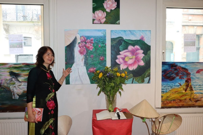 kim doan_trien lam tranh 1.jpg