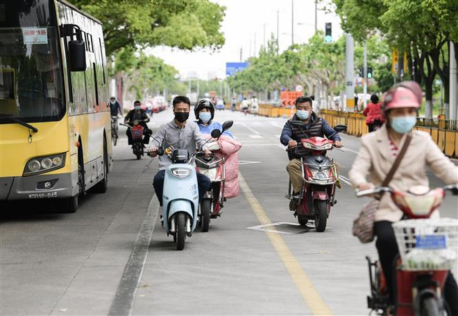 Trung Quốc: Thành phố Thượng Hải dần trở lại cuộc sống thường nhật ảnh 1