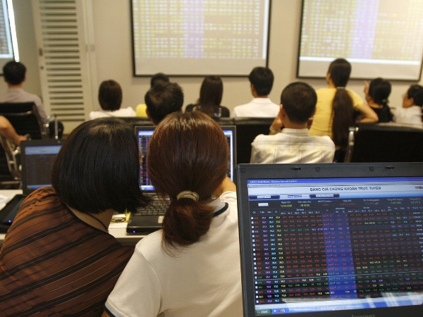 Chỉ số VN-Index tăng gần 4 điểm trong phiên giao dịch đầu tuần ảnh 1