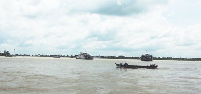 Vụ cano va chạm sà lan trên sông Hậu: Tìm thấy thi thể cán bộ công an ảnh 1