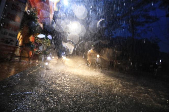 Áp thấp nhiệt đới gây mưa ở khu vực Bắc Bộ và Thanh Hóa ảnh 1