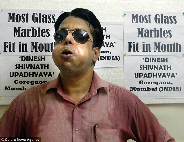 "Choáng" với người đàn ông Ấn Độ miệng rộng nhất thế giới ảnh 5