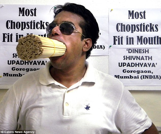 "Choáng" với người đàn ông Ấn Độ miệng rộng nhất thế giới ảnh 1