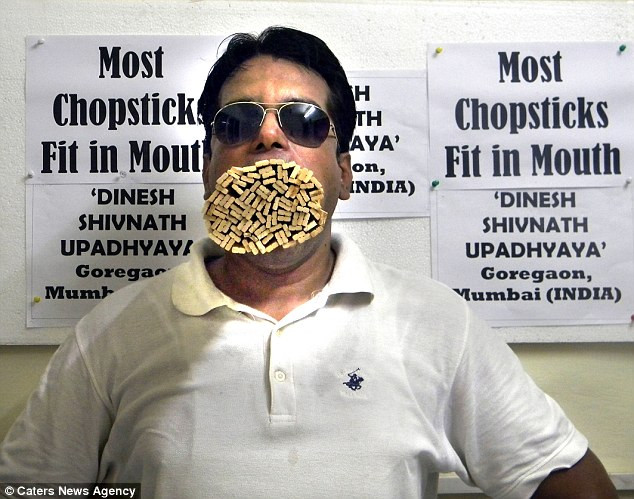 "Choáng" với người đàn ông Ấn Độ miệng rộng nhất thế giới ảnh 2