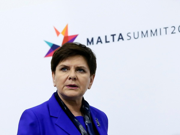 Thủ tướng Ba Lan Beata Szydlo. (Nguồn: EPA/TTXVN) Thủ tướng Ba Lan vẫn tiếp tục nhiệm vụ sau tai nạn xe hơi ảnh 1
