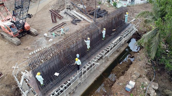 Kỷ luật cảnh cáo Trưởng ban Quản lý các Khu công nghiệp tỉnh Vĩnh Long ảnh 1