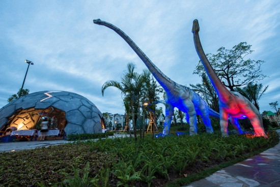 Công viên Khủng Long, một hạng mục tiện ích dành riêng cho cư dân trong khuôn viên khu đô thị Vinhomes Riverside. Sống vui, sống khỏe, giàu tiện ích ở khu đô thị Vinhomes ảnh 2