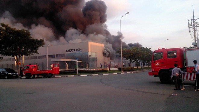 Bình Dương: Xảy ra cháy lớn tại Công ty TNHH Sakata ảnh 1