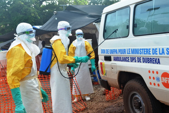 Anh lần đầu thử nghiệm vắcxin phòng Ebola trên người ảnh 1