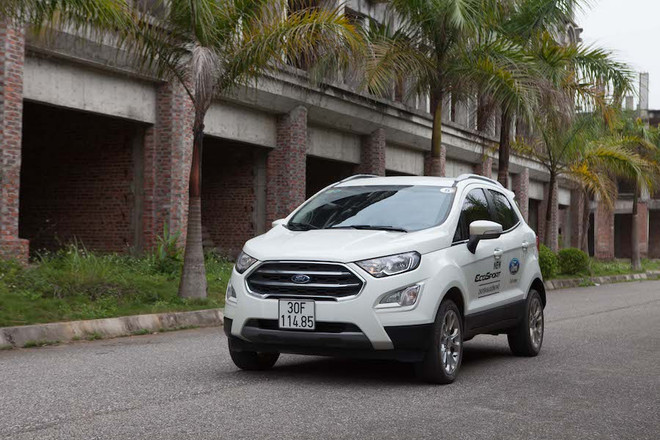 Ôtô nguyên chiếc vào Việt Nam tăng đột biến, giá trung bình 24.000 USD ảnh 1