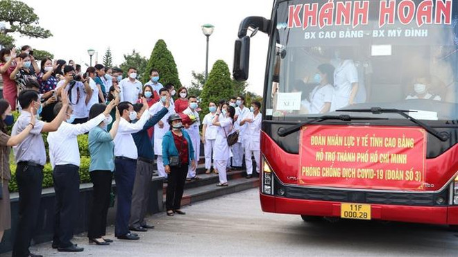 Tiếp tục hỗ trợ nhân lực, thiết bị chống dịch cho TP.HCM, An Giang ảnh 1