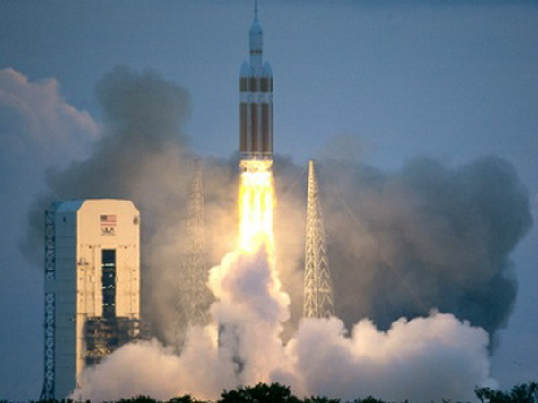 Tàu vũ trụ con thoi Orion của Mỹ bay thử nghiệm lần đầu tiên ảnh 1