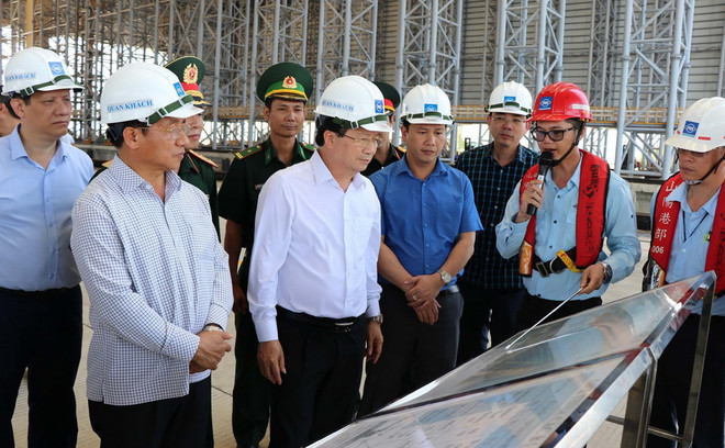 Phó Thủ tướng Trịnh Đình Dũng kiểm tra khai thác hải sản tại Hà Tĩnh ảnh 1