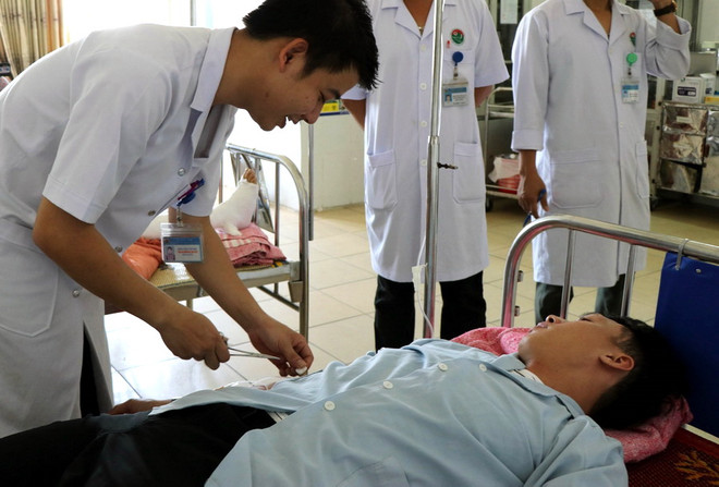 Vụ xe khách va chạm xe container ở Hà Tĩnh: Một số nạn nhân đã ổn định ảnh 1