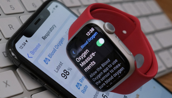 Mẫu đồng hồ thông minh Apple Watch 9 hiển thị nồng độ nồng độ oxy trong máu tại Los Angeles (Mỹ), ngày 26/12/2023. (Ảnh: AFP/TTXVN) apple watch.jpg