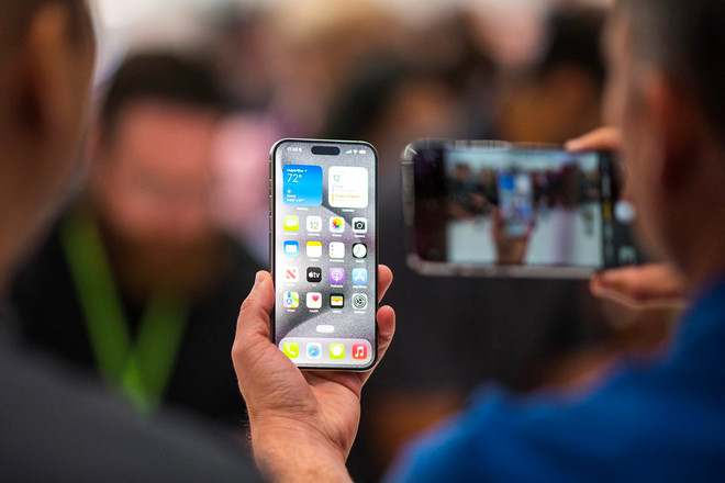 Điện thoại iPhone 15 Pro của Apple được giới thiệu tại Cupertino, California (Mỹ), ngày 12/9/2023. (Ảnh: AFP/TTXVN) apple 3.jpg