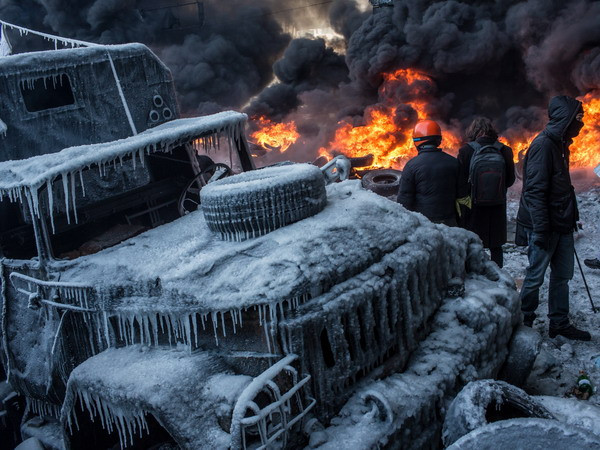 Ukraine: Người biểu tình bắt hai cảnh sát, 1 cảnh sát bị giết ảnh 1