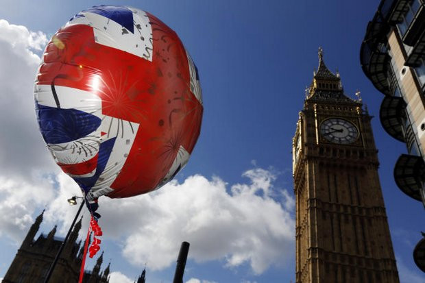 Standard & Poor's và Fitch đồng loạt hạ mức tín nhiệm của Anh ảnh 1