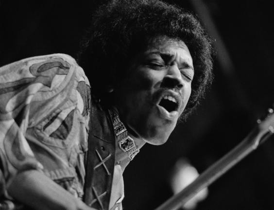 Nam danh ca Jimi-Hendrix. (Nguồn: Getty Images) Đi tìm album nhạc lớn nhất của năm ở thời điểm bạn sinh ra ảnh 10