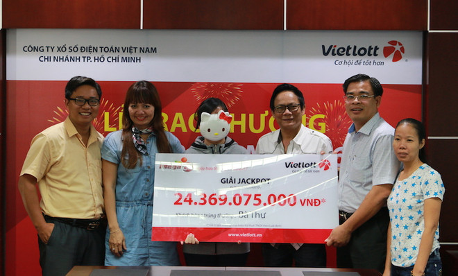 Mua vé số theo ngày sinh, nhân viên văn phòng trúng hơn 24 tỷ đồng ảnh 1