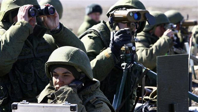 Binh sỹ Nga tham gia một cuộc tập trận tại vùng Volgograd, miền Nam nước này. (Ảnh: AFP/TTXVN) Ukraine hoan nghênh đàm phán với Nga như lộ trình hướng đến hòa bình ảnh 1