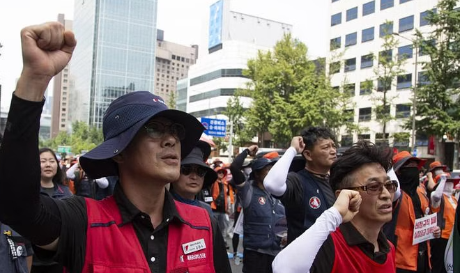 Hàng chục nghìn nhân viên y tế Hàn Quốc tiếp tục tổng đình công ảnh 1