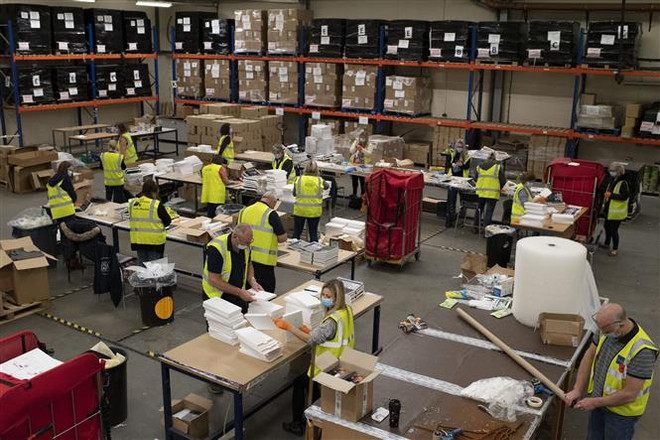 Nền kinh tế Anh bất ngờ suy giảm trong tháng Tám năm 2002 ảnh 1